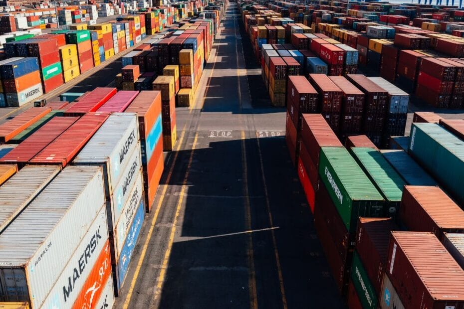 Container rows in a container port terminal