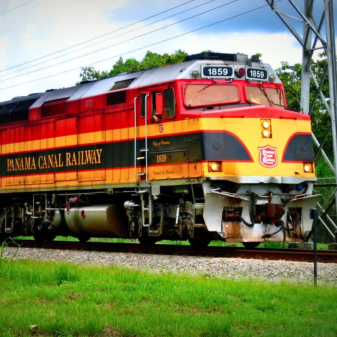 Panama Train APM Terminals Acquires Panama Canal Railway Company - Digitude Panama